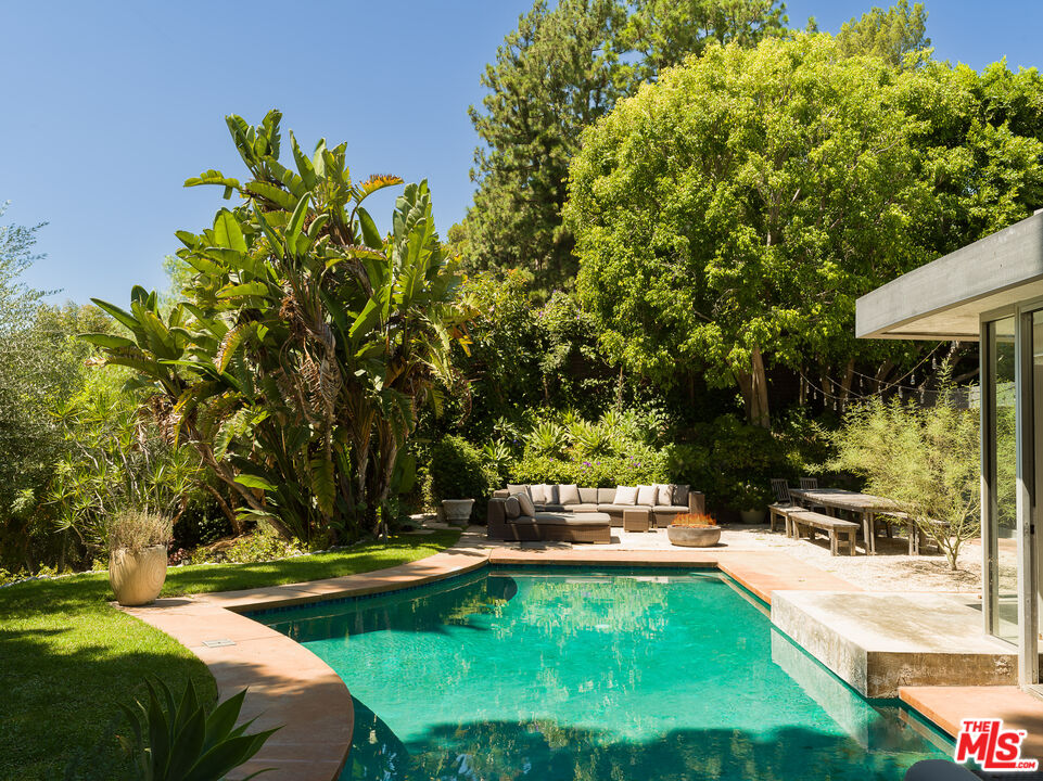 2613 Lake Hollywood Dr