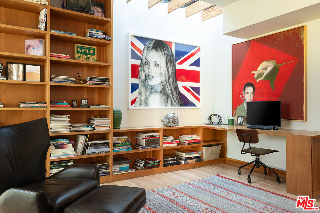 2613 Lake Hollywood Dr