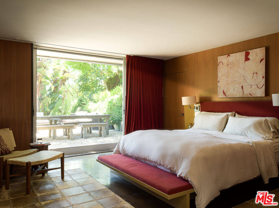 2613 Lake Hollywood Dr