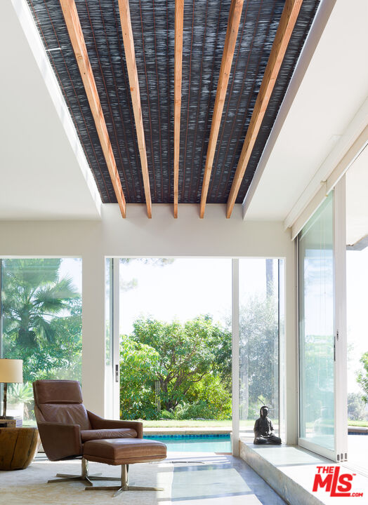 2613 Lake Hollywood Dr