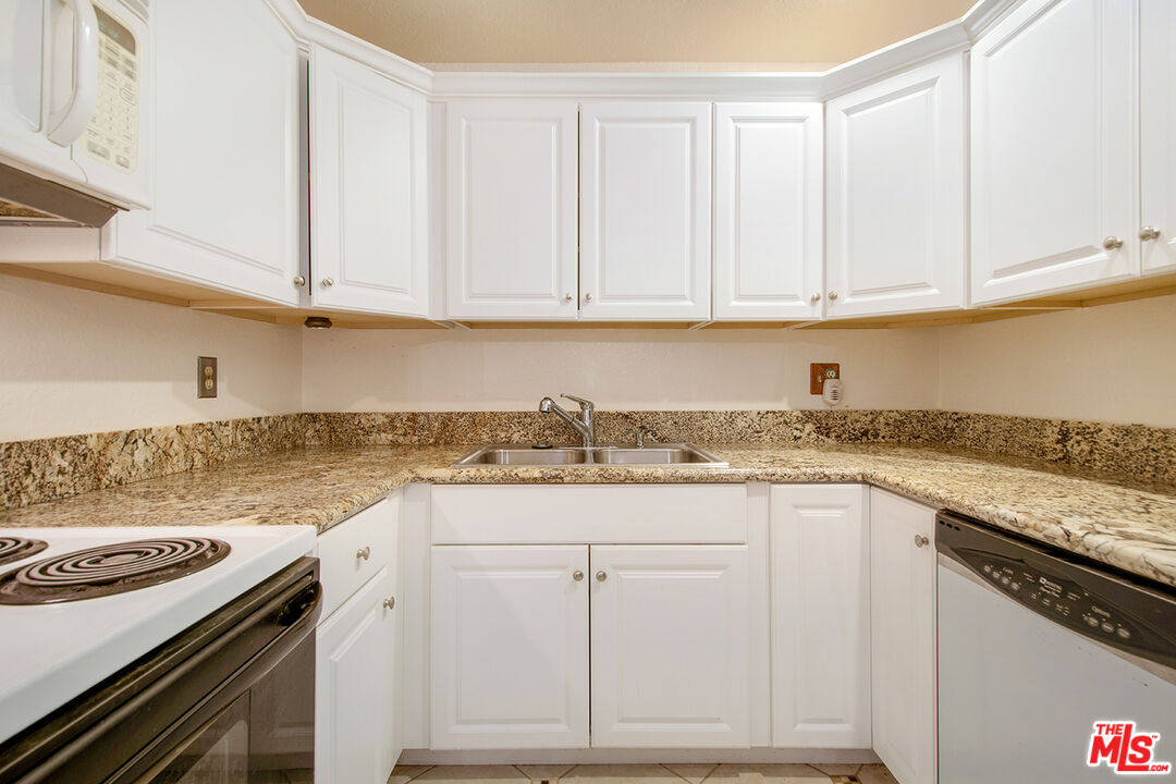 22892 HILTON HEAD DR Unit: 286