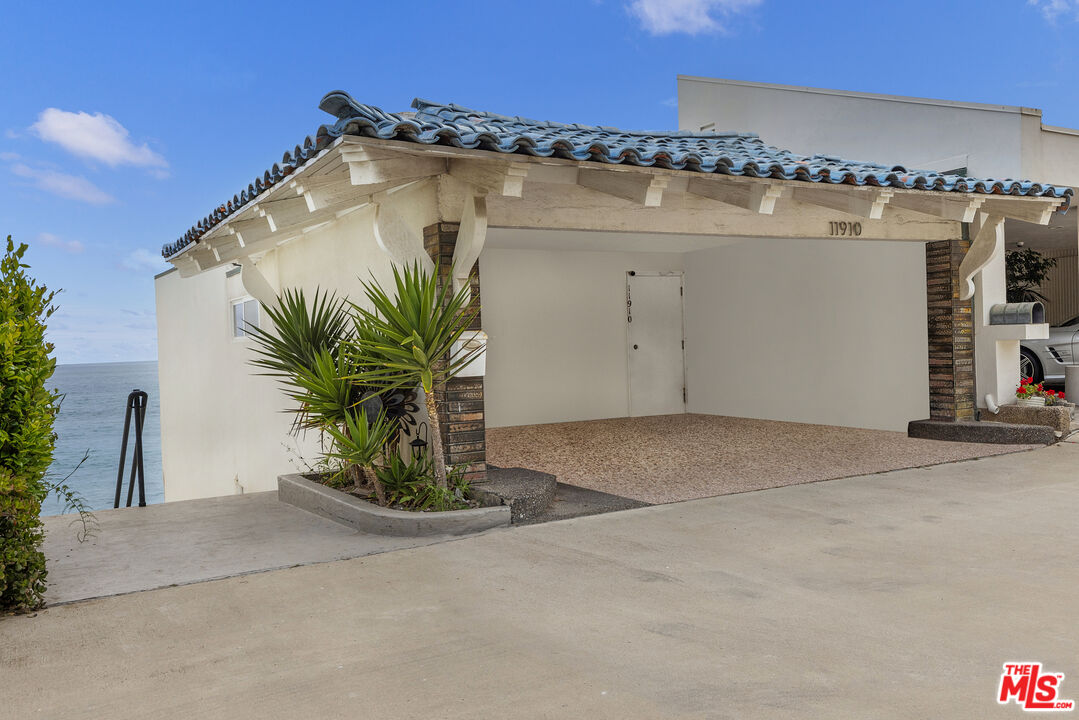 11908 Beach Club Way