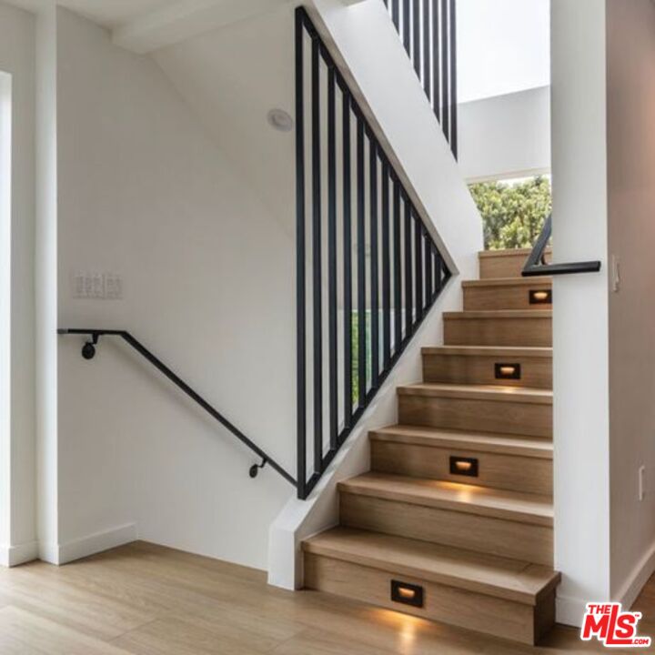 621 N Mariposa