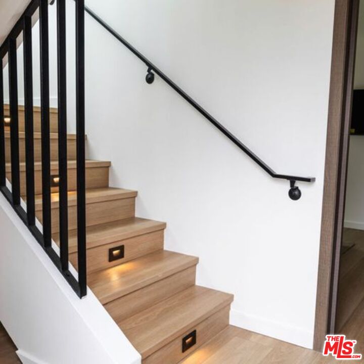 621 N Mariposa