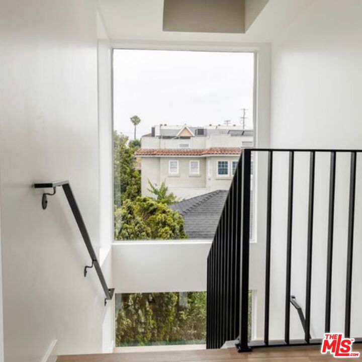 621 N Mariposa