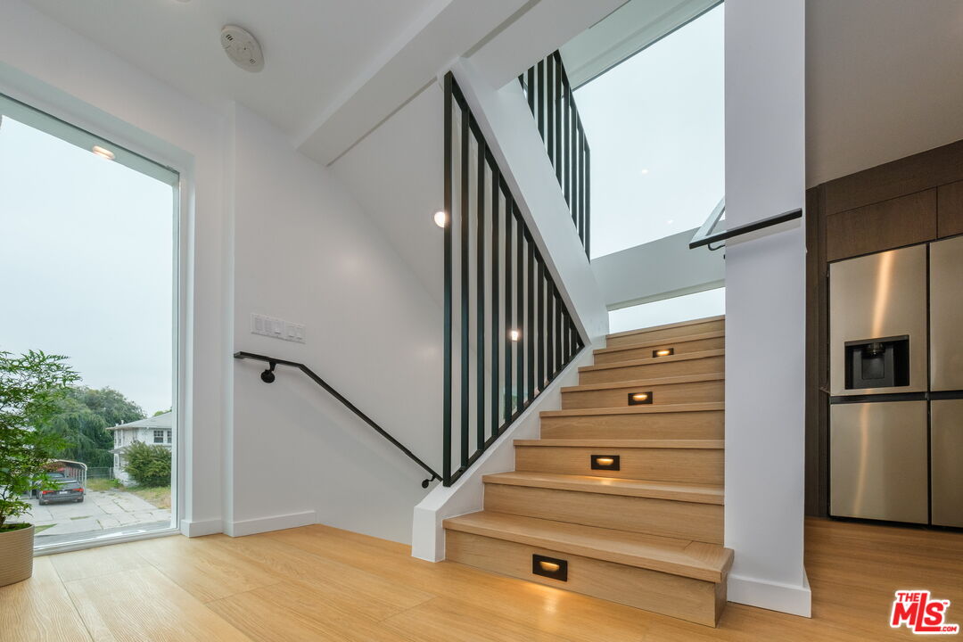 621 N Mariposa