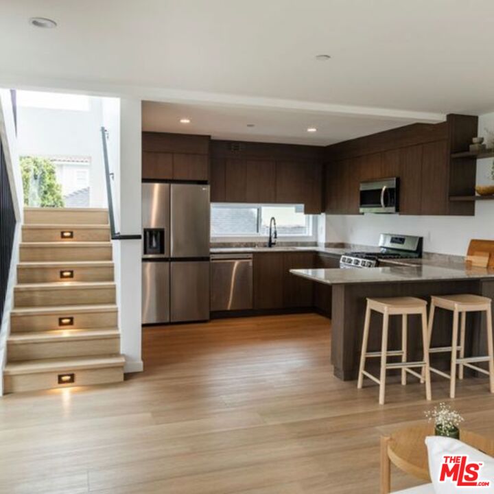 621 N Mariposa