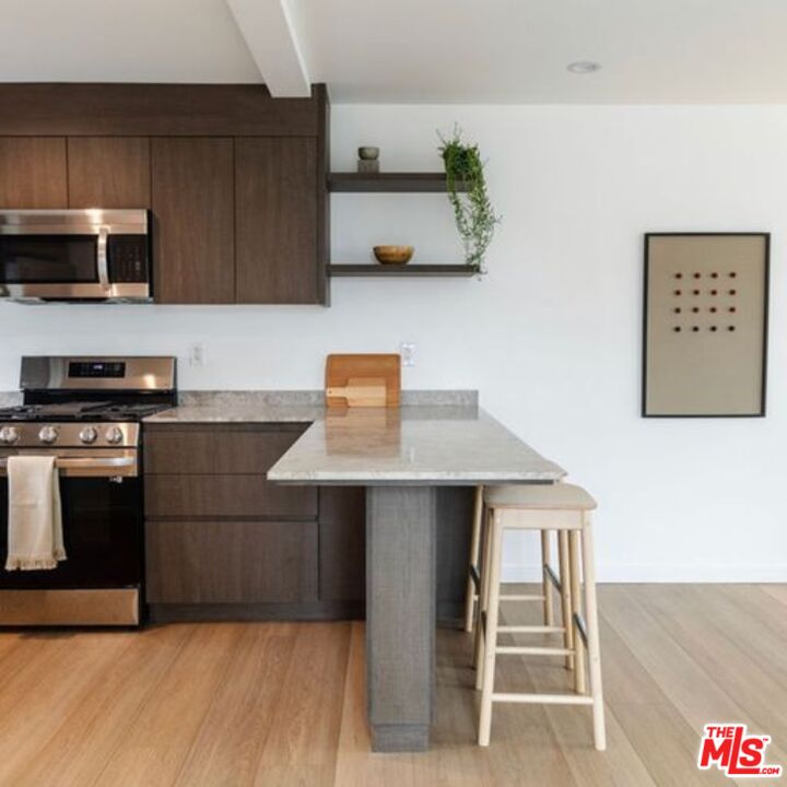 621 N Mariposa