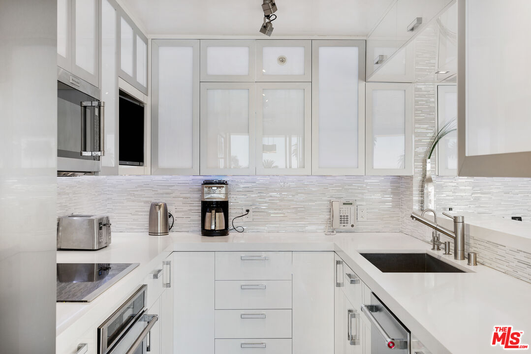 201 OCEAN AVE Unit: 403P