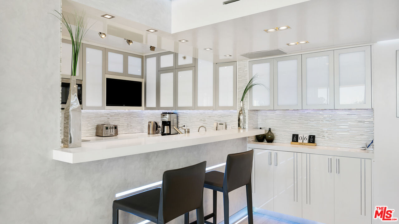 201 OCEAN AVE Unit: 403P