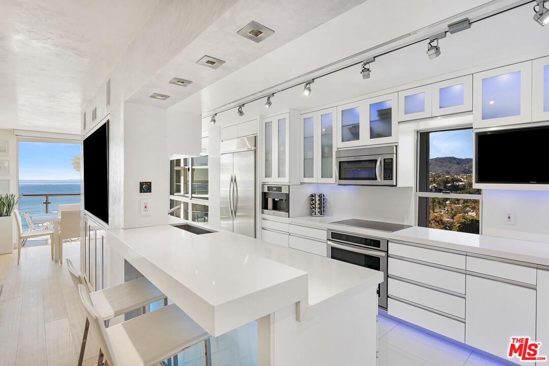 201 OCEAN AVE Unit: 1504B