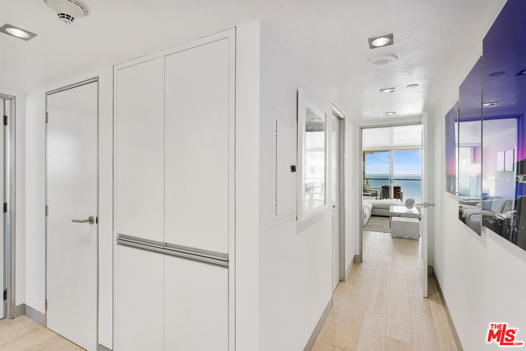 201 OCEAN AVE Unit: 1504B