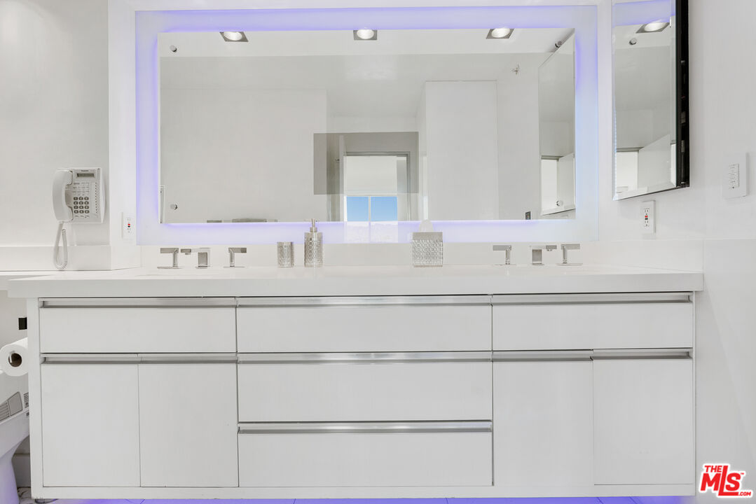 201 OCEAN AVE Unit: 1504B