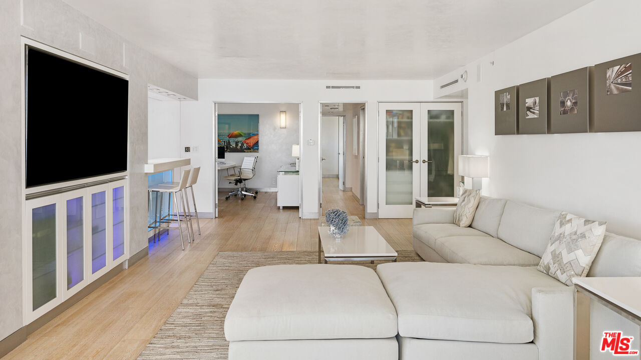 201 OCEAN AVE Unit: 1504B