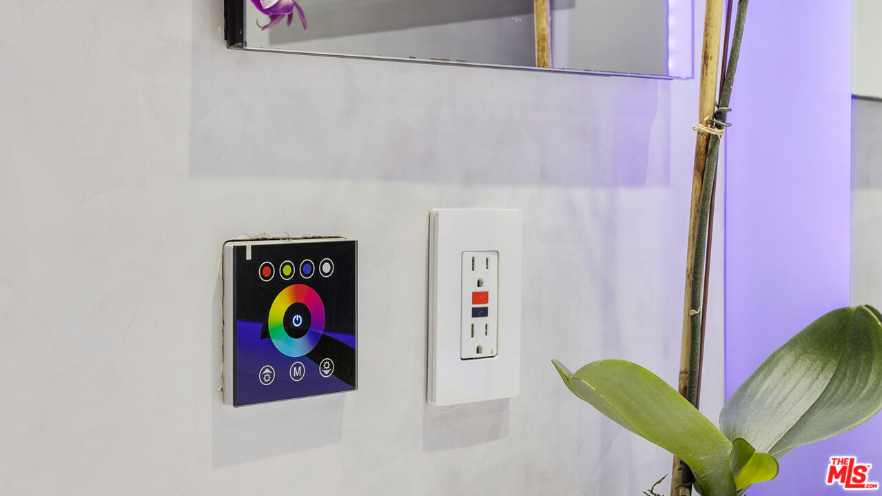 201 OCEAN AVE Unit: 1504B