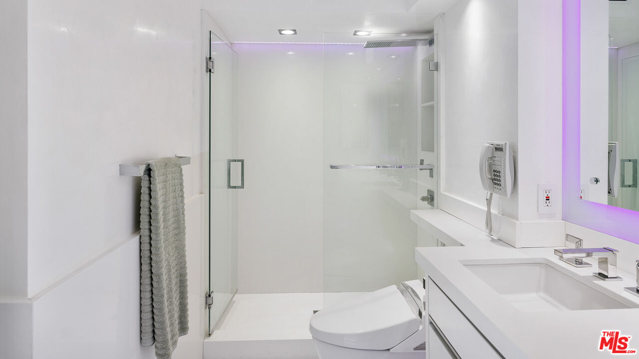 201 OCEAN AVE Unit: 1504B