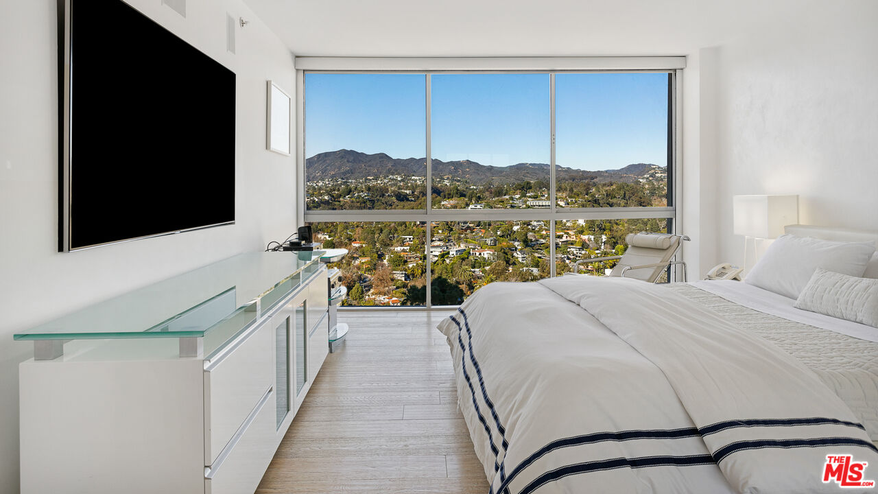 201 OCEAN AVE Unit: 1504B