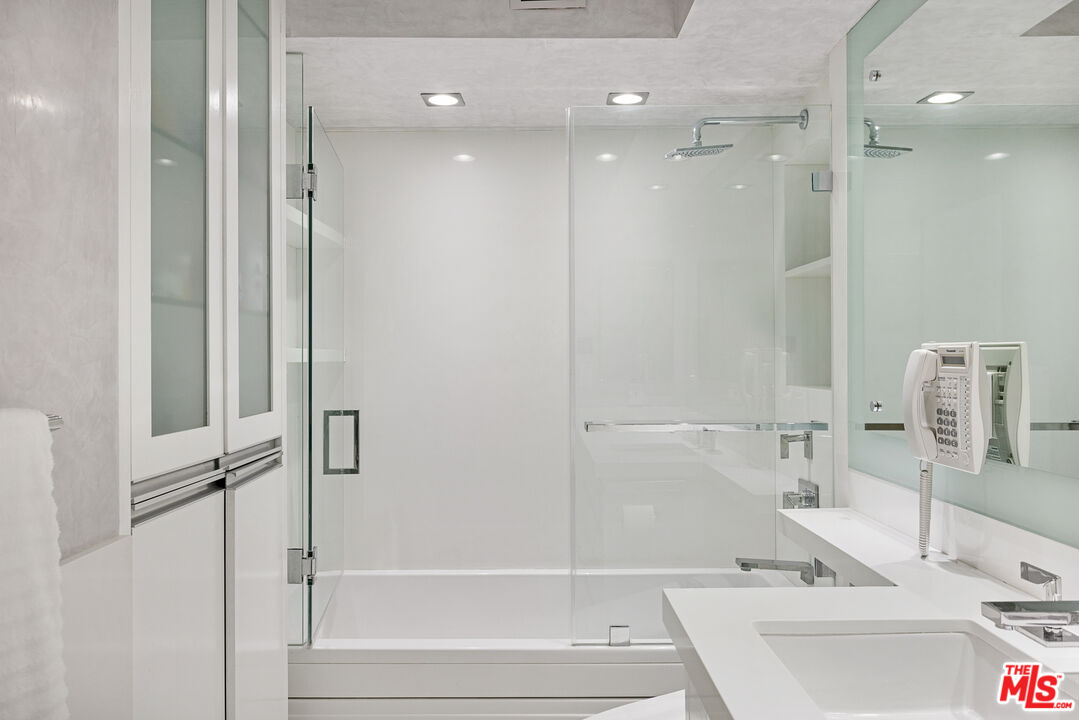 201 OCEAN AVE Unit: 1504B