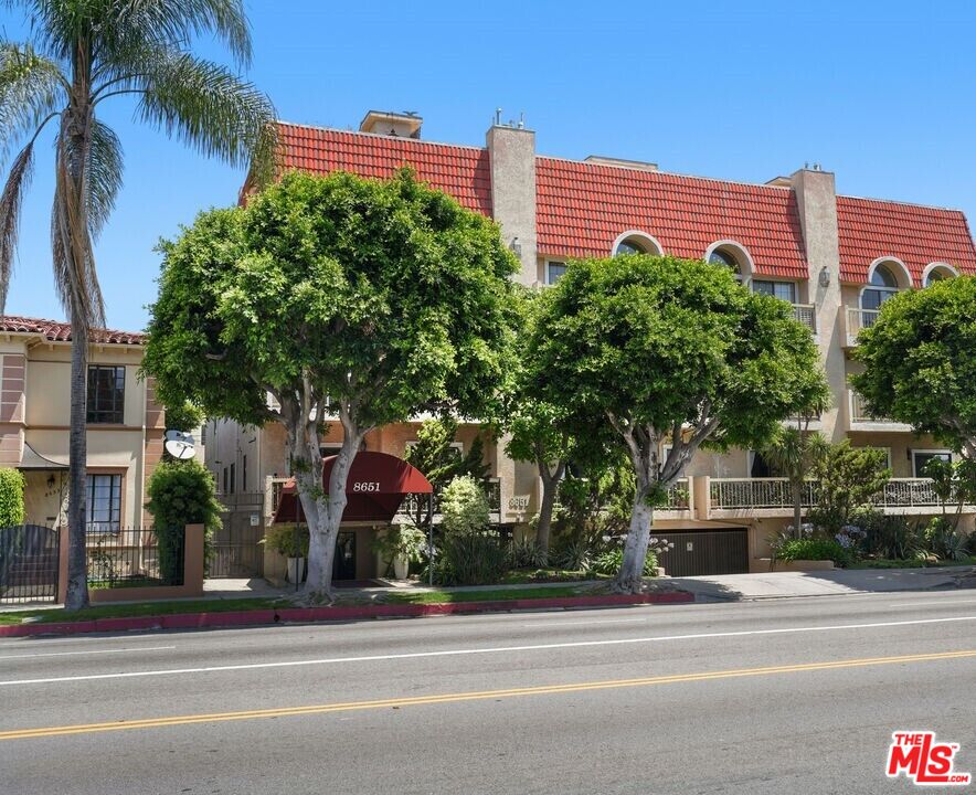 8651 W Olympic Blvd Unit: 303