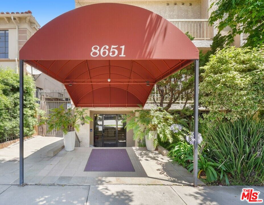 8651 W Olympic Blvd Unit: 303