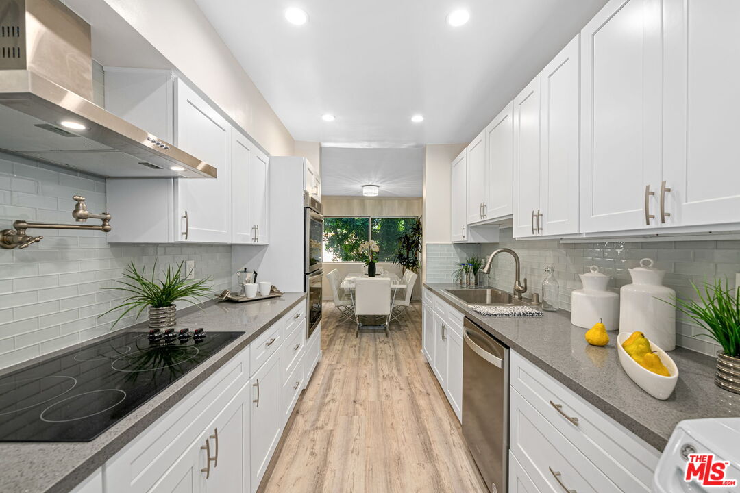 1015 N Kings Rd Unit: 113