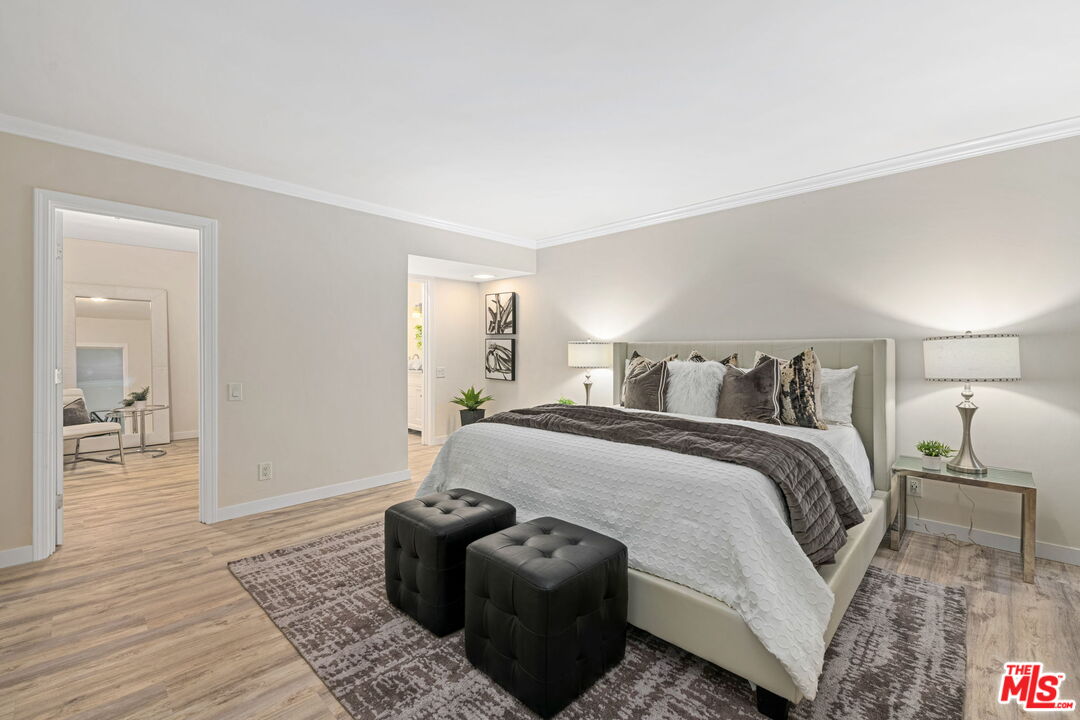 1015 N Kings Rd Unit: 113