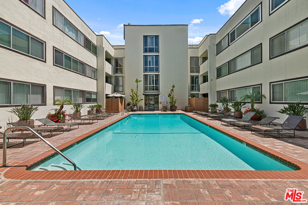 1015 N Kings Rd Unit: 113