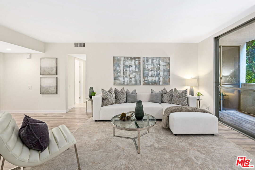 1015 N Kings Rd Unit: 113