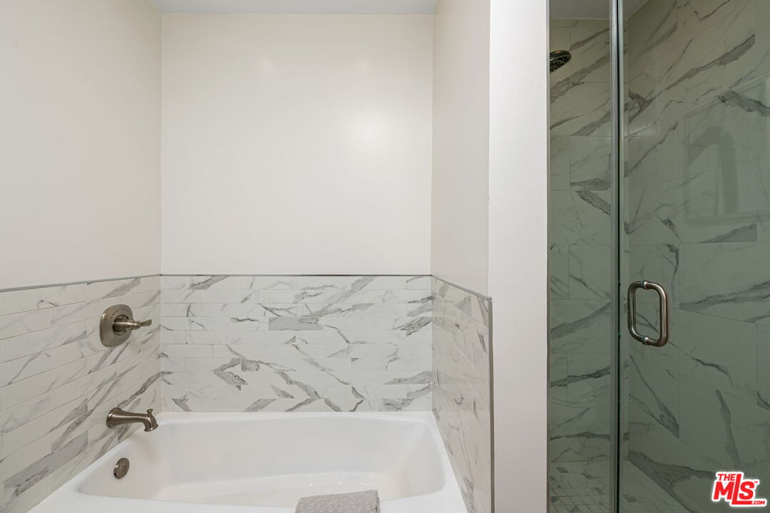 1015 N Kings Rd Unit: 113