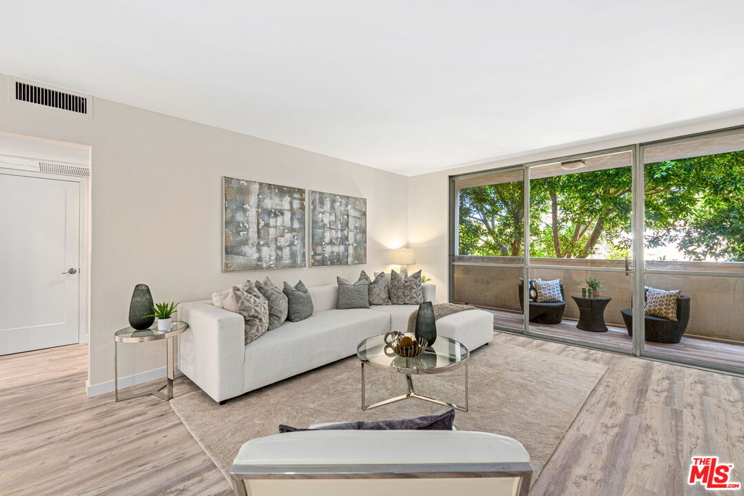 1015 N Kings Rd Unit: 113