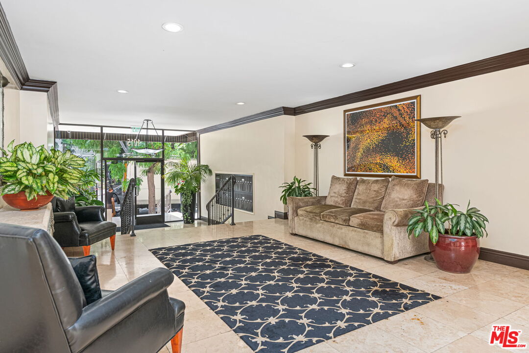 1015 N Kings Rd Unit: 113