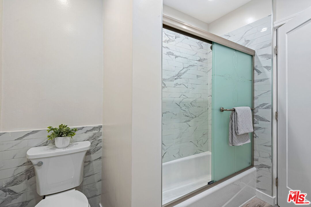 1015 N Kings Rd Unit: 113