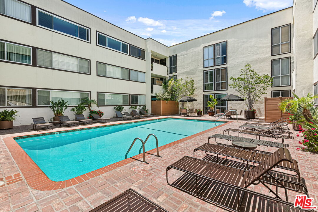 1015 N Kings Rd Unit: 113