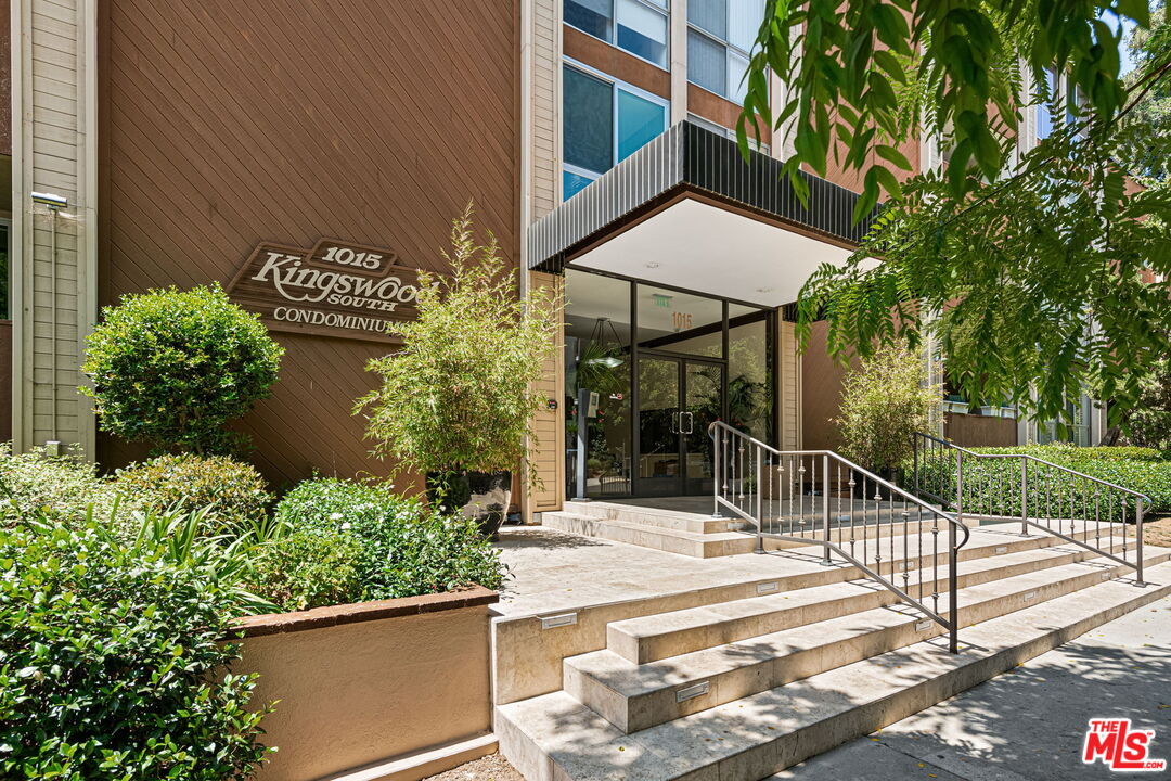1015 N Kings Rd Unit: 113