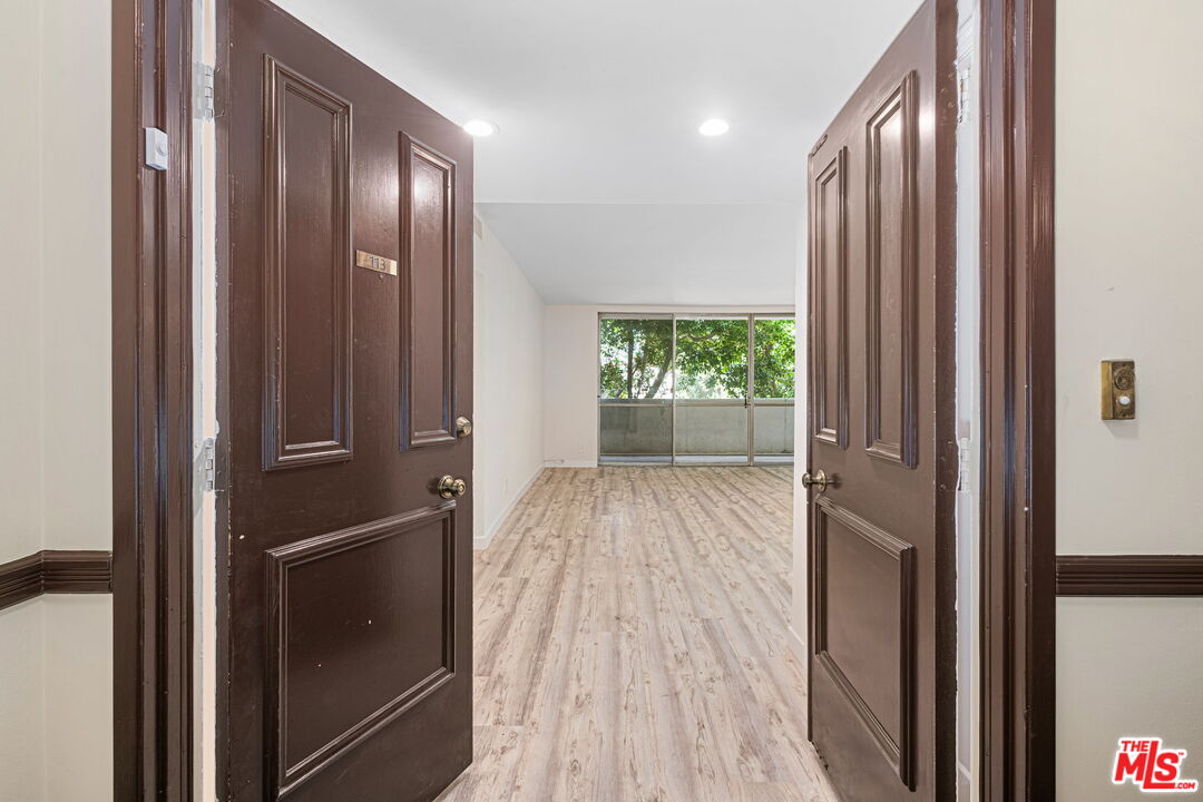 1015 N Kings Rd Unit: 113