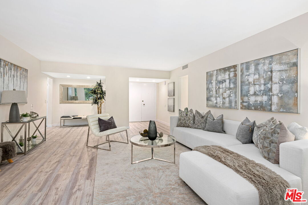 1015 N Kings Rd Unit: 113