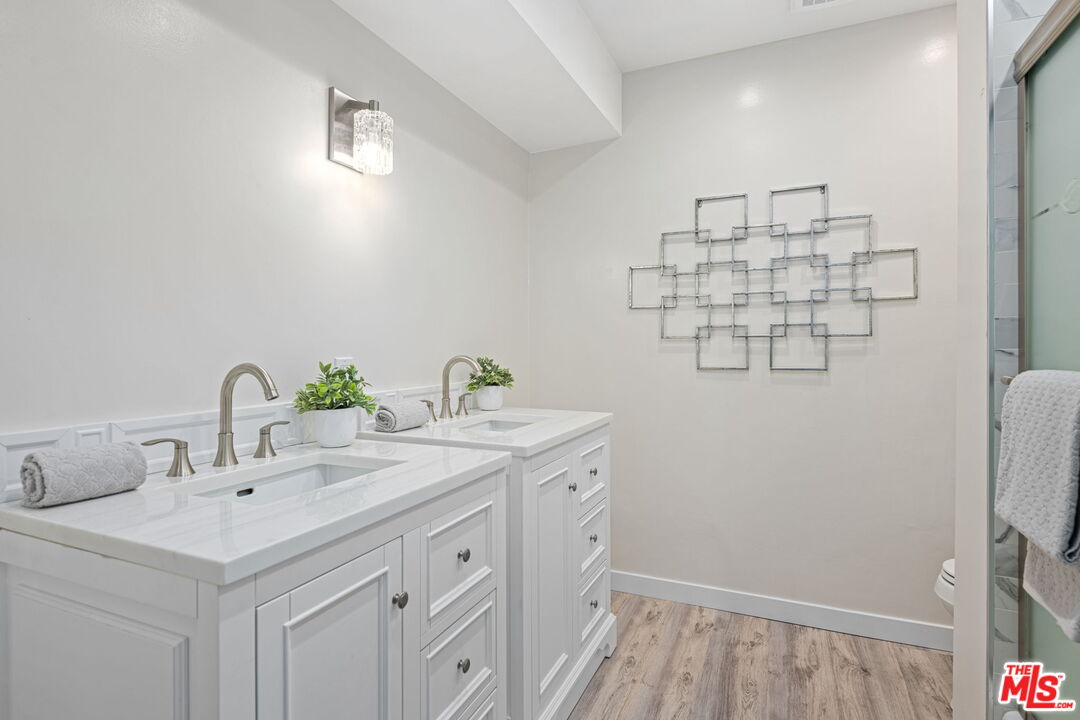 1015 N Kings Rd Unit: 113