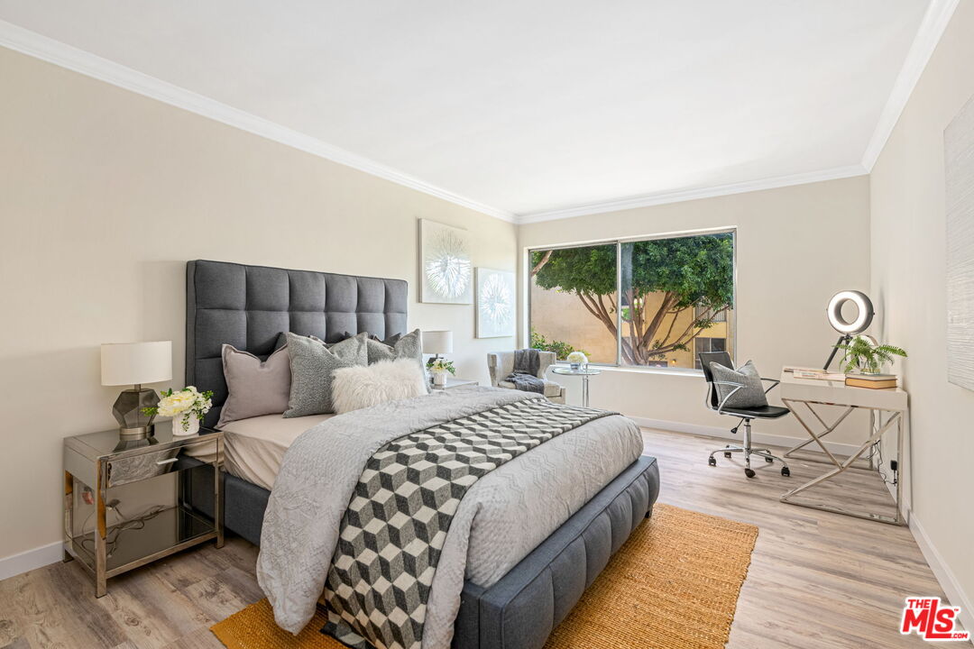 1015 N Kings Rd Unit: 113