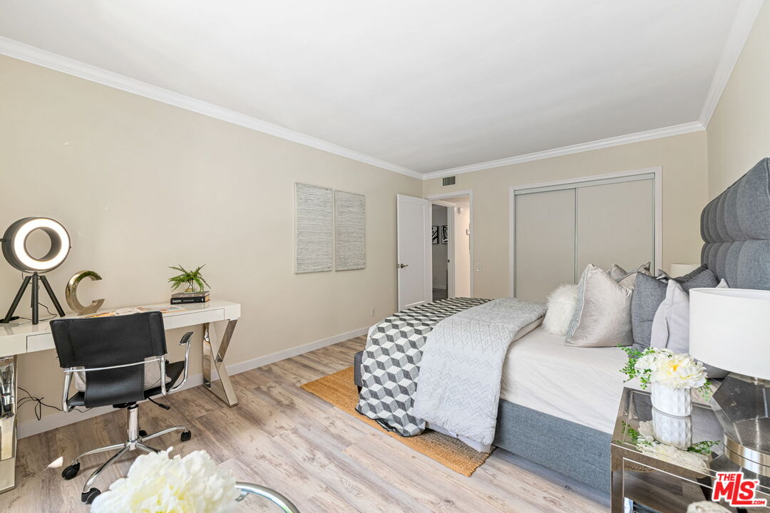 1015 N Kings Rd Unit: 113