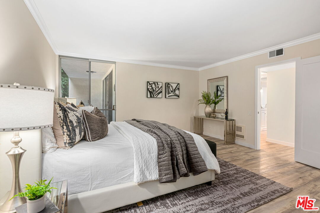 1015 N Kings Rd Unit: 113