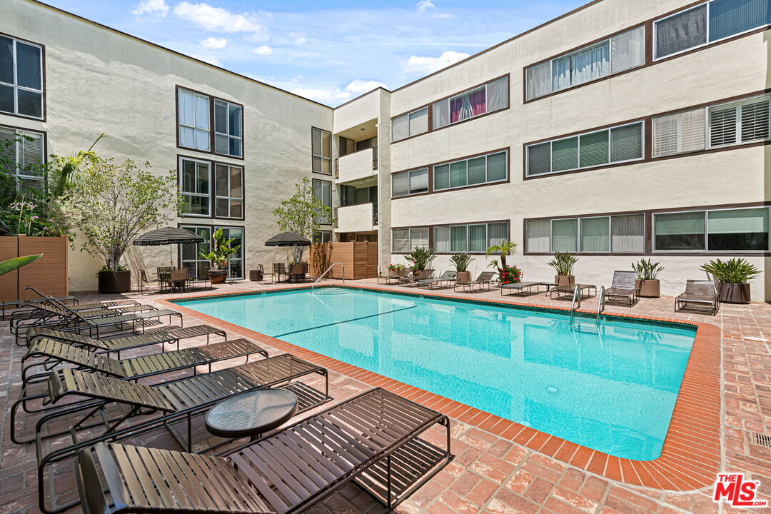 1015 N Kings Rd Unit: 113