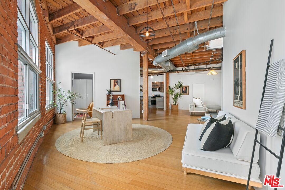 500 Molino St Unit: 202