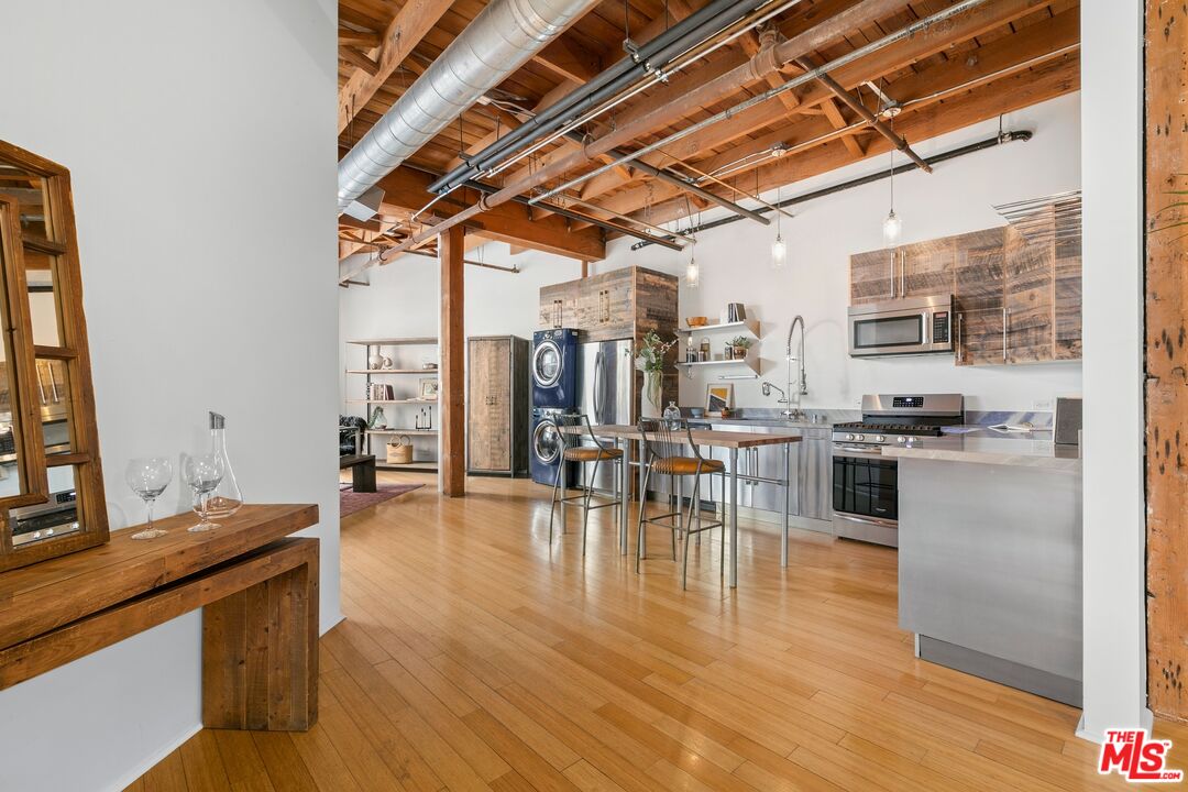 500 Molino St Unit: 202