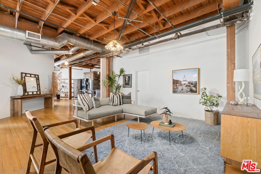 500 Molino St Unit: 202