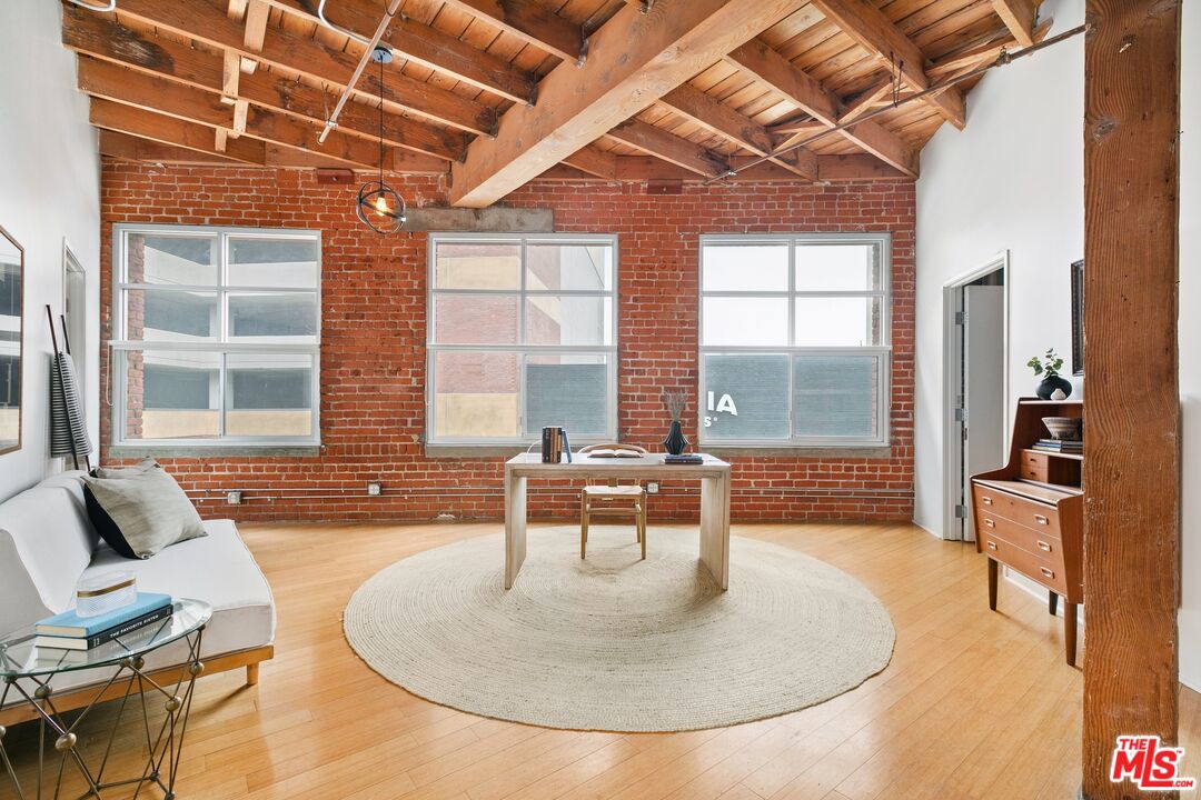 500 Molino St Unit: 202