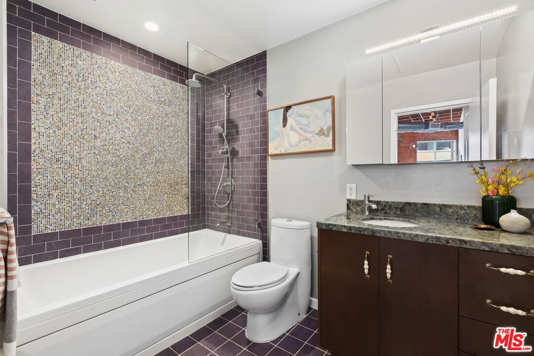 500 Molino St Unit: 202