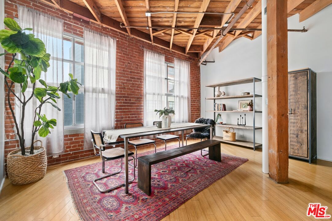 500 Molino St Unit: 202