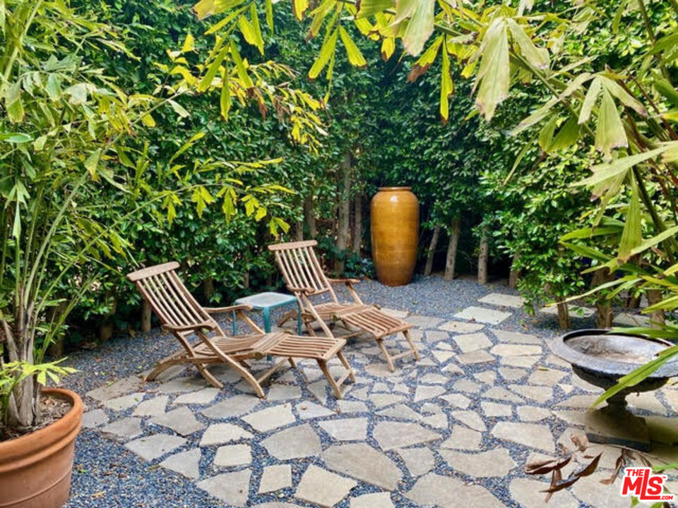 5962 San Vicente Blvd Unit: 2