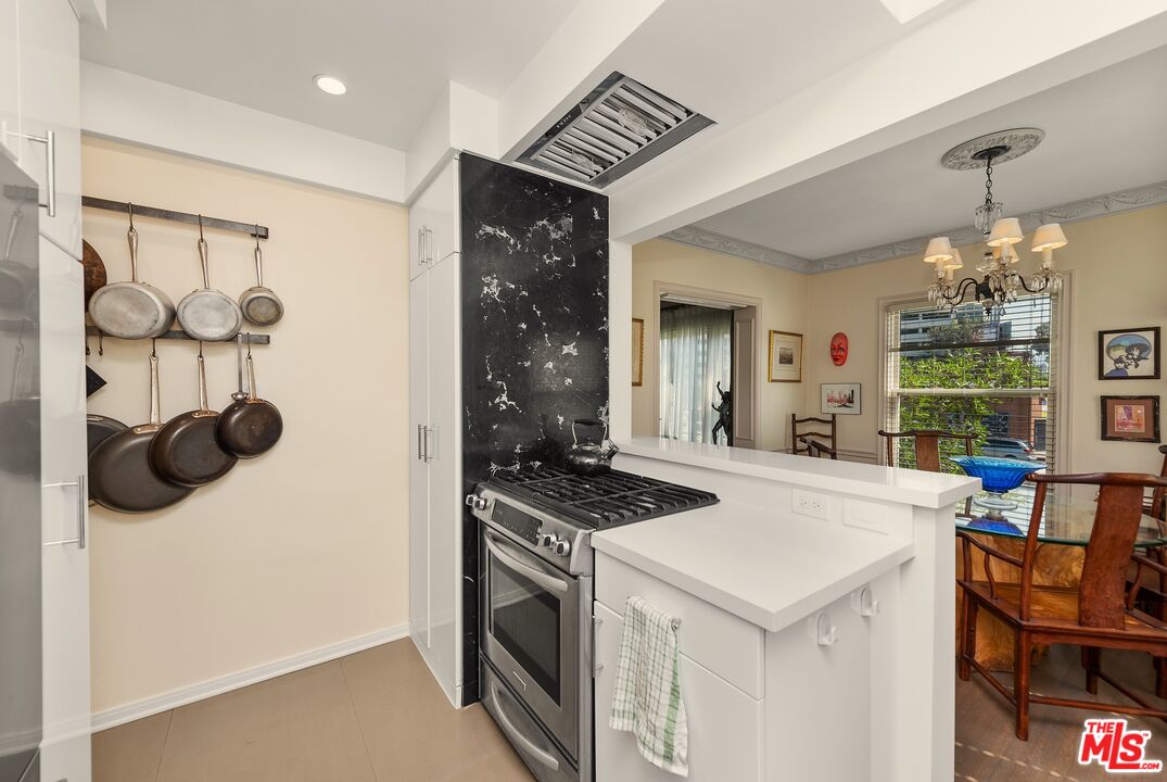 5962 San Vicente Blvd Unit: 2