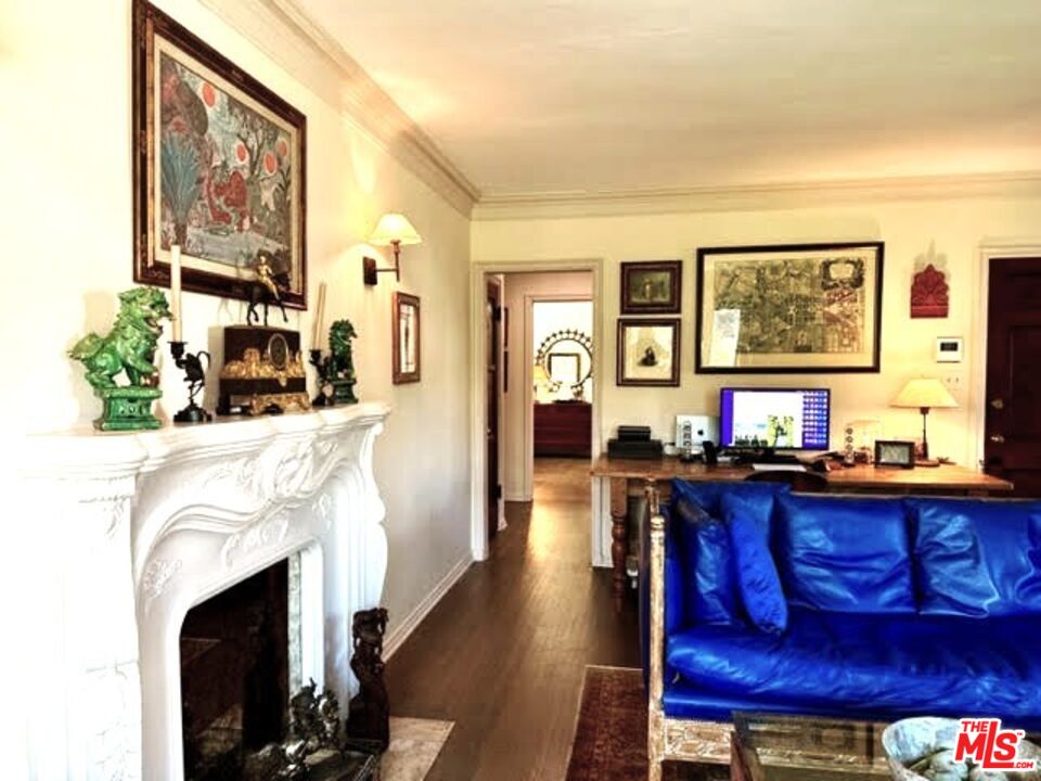 5962 San Vicente Blvd Unit: 2